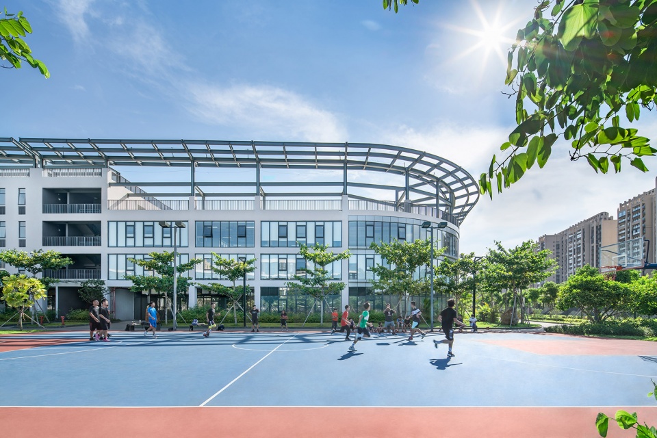 affiliated high school of peking university haikou school),位于 