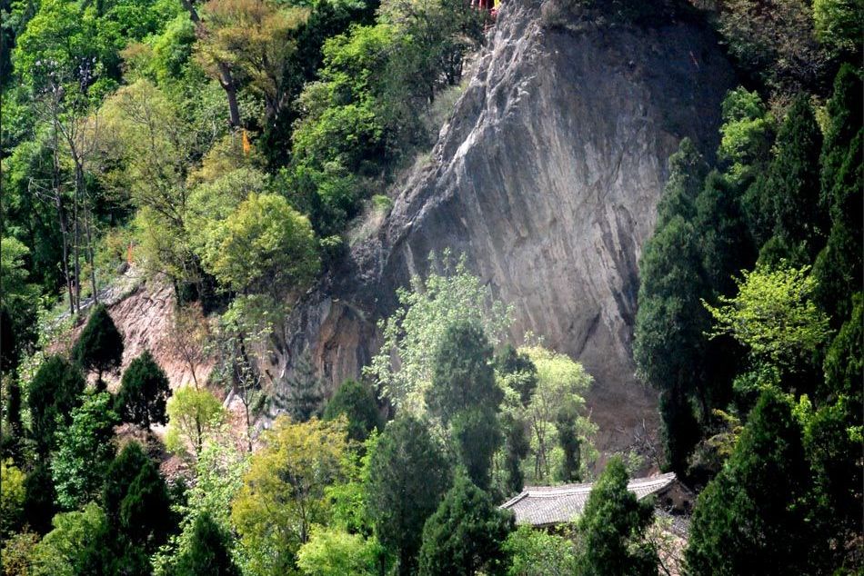  p>花石崖景区,旅游景区,位于甘肃省天水市. /p>