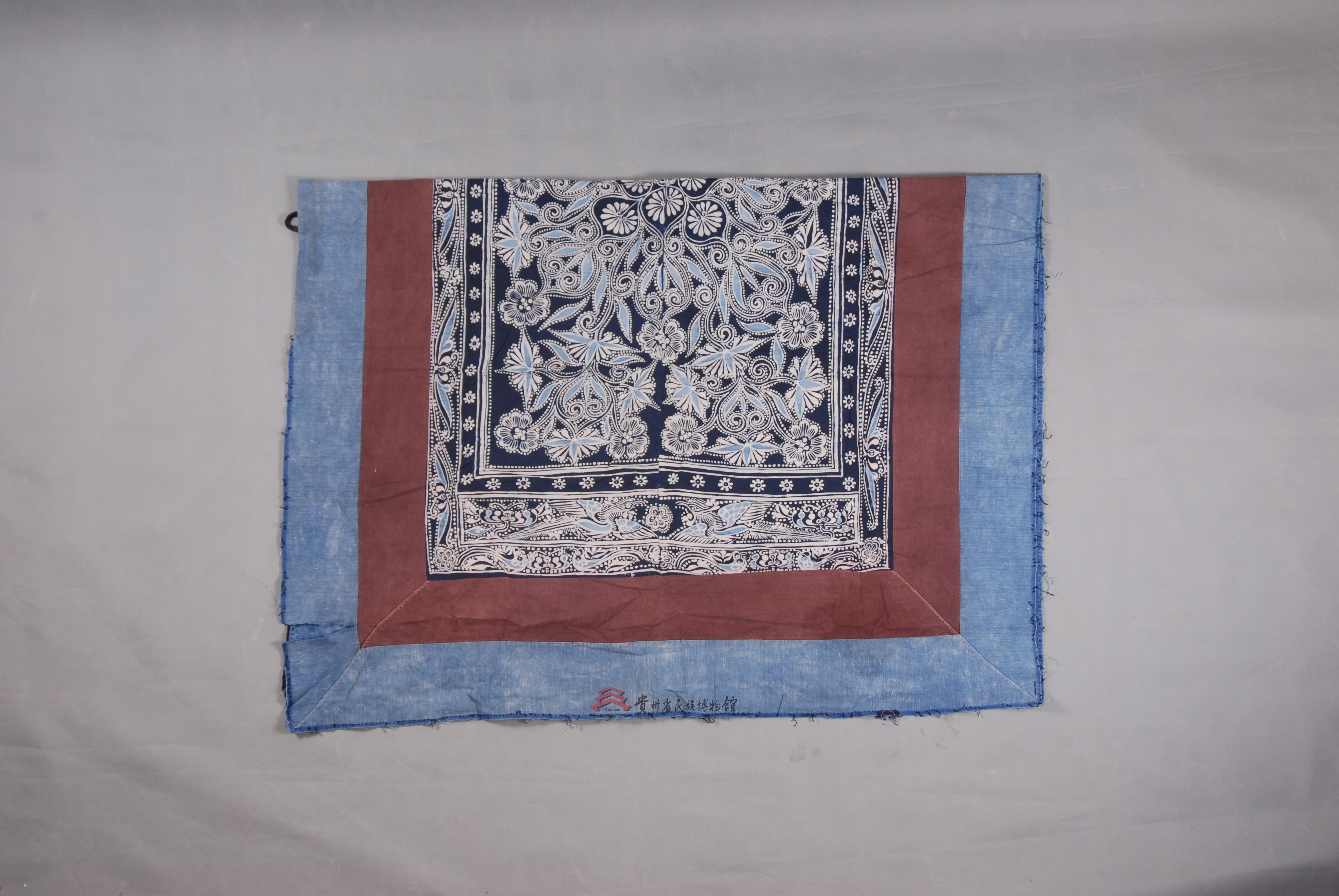 当代惠水苗族蜡染花鸟纹被面