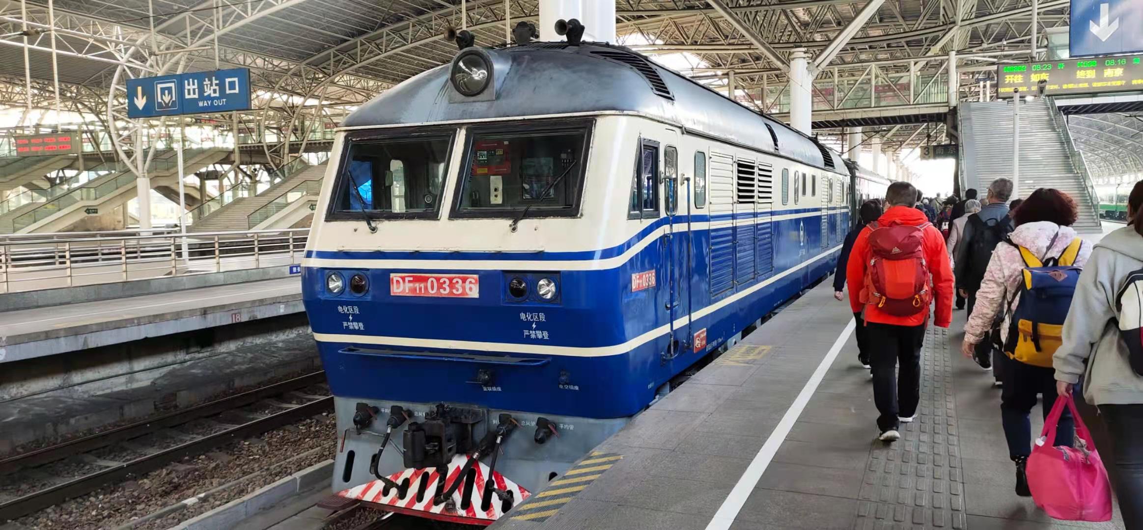 东风11型内燃机车