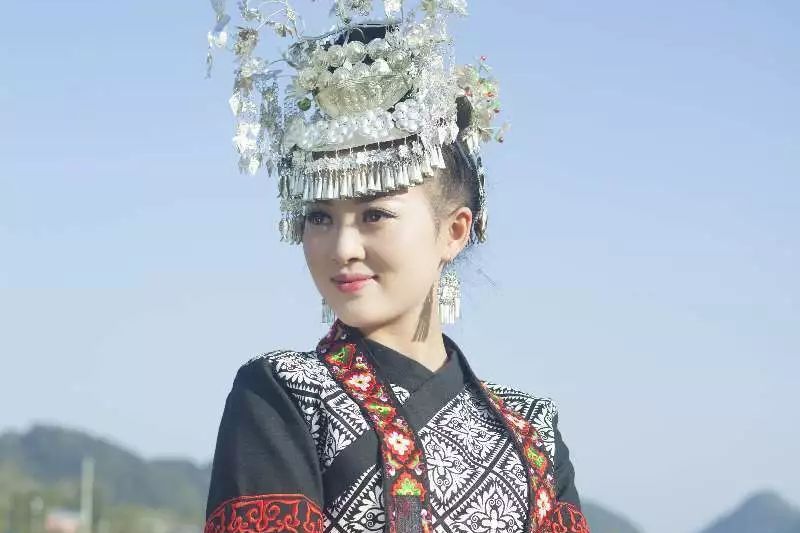 703wn5u">阿妮桑,又名王娇,出生于贵州省黔南布依族苗族自治州都匀市