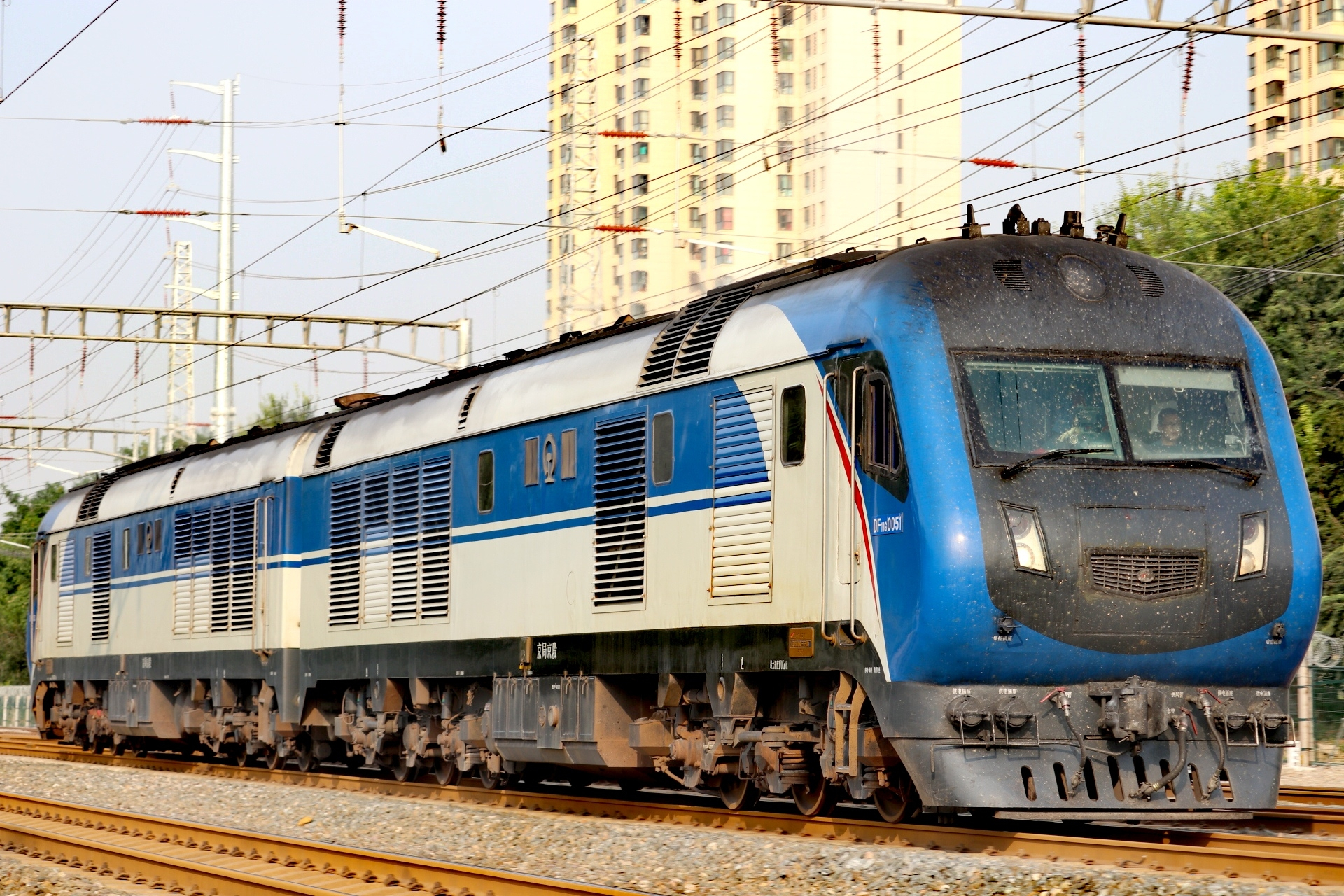 东风11g型内燃机车