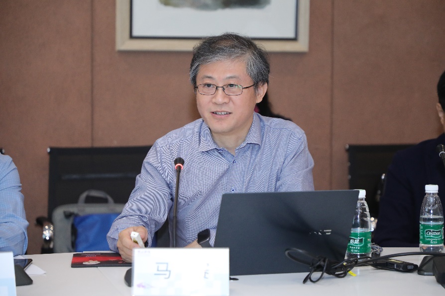 汉族,中共党员, a target="_blank" href="/item/清华大学美术学院