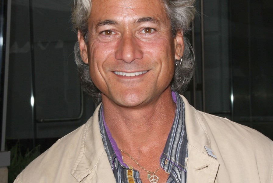  p>格雷戈里·埃夫西米奥斯·洛加尼斯(gregory efthimios louganis