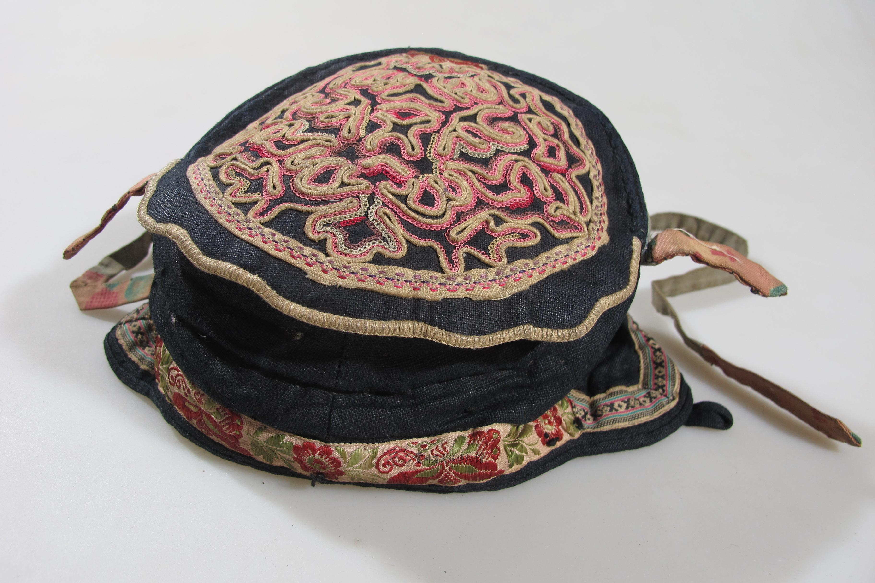 从江侗族青布缠绣锁绣女童帽