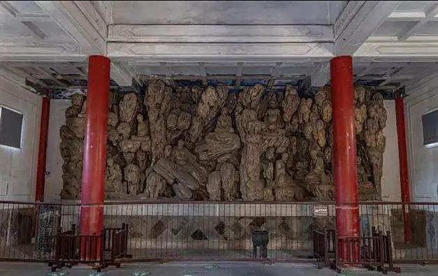 <p>保圣寺古物馆罗汉壁塑全景图