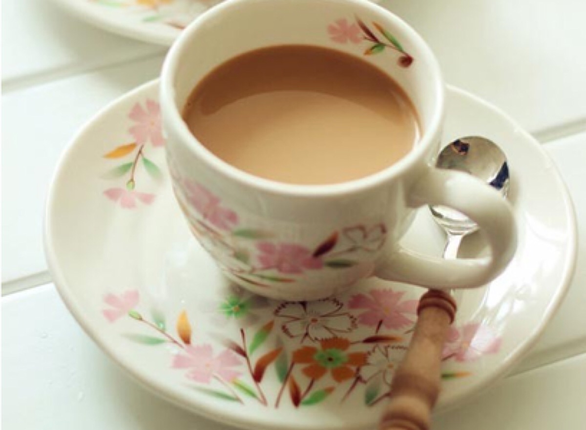  p>香醇奶茶是一道美食,制作原料主要有红茶包,炼奶. /p>