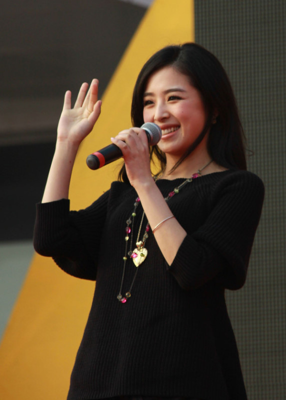  p>张含韵,1989年4月9日出生于四川省德阳市旌阳区,中国内地流行乐女