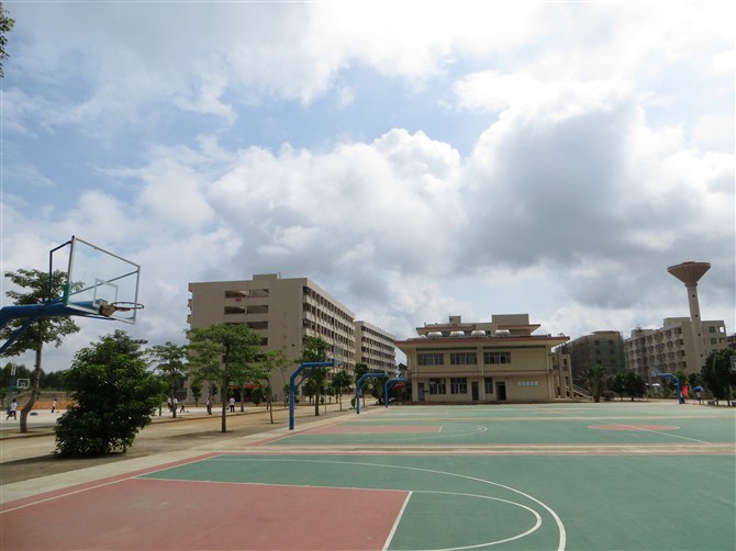 雷州市第八中学