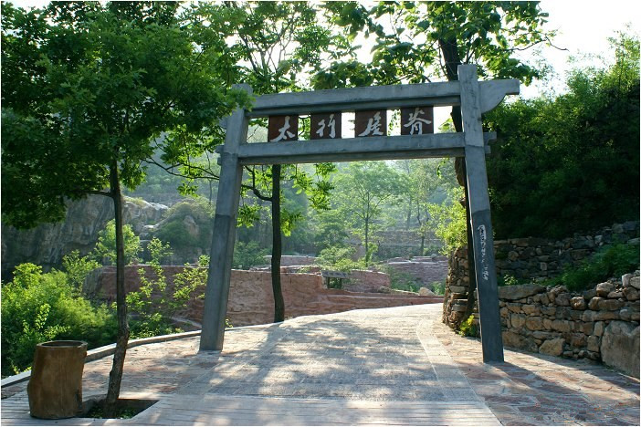 p data-id="gnvi1iwoz2">太行屋脊风景名胜位于河南林州市石板岩境内