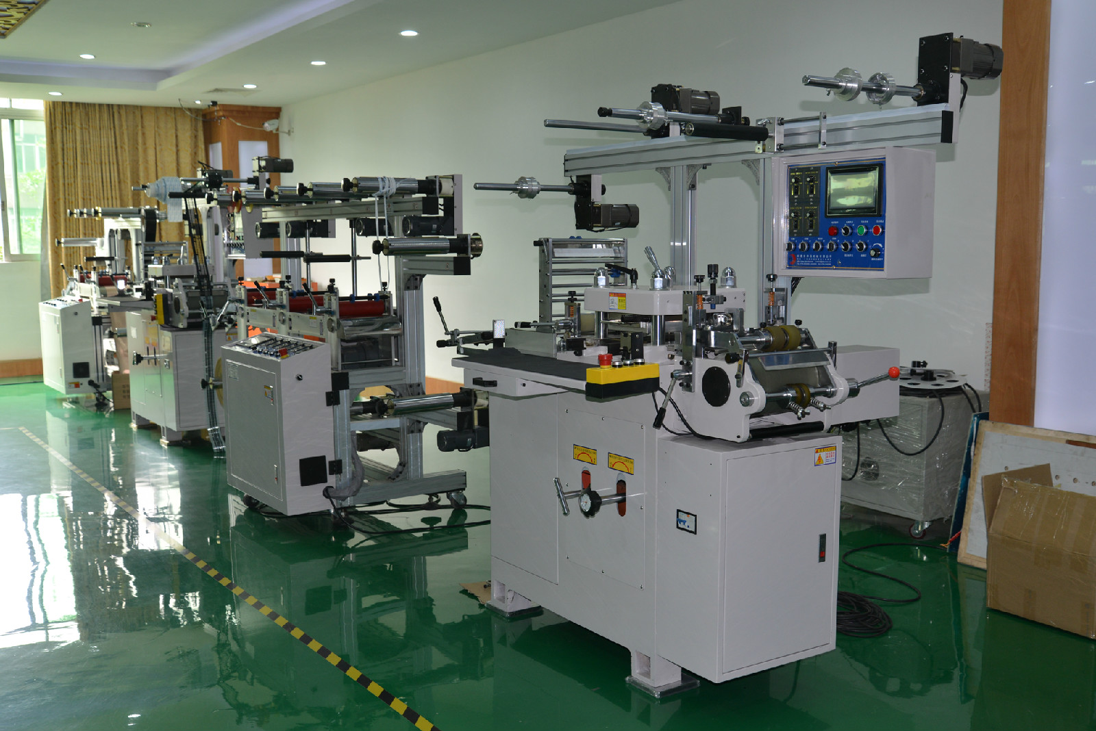 ">广东坤轮电子设备科技有限公司 /a>立足珠三角的模切设备制造供应商