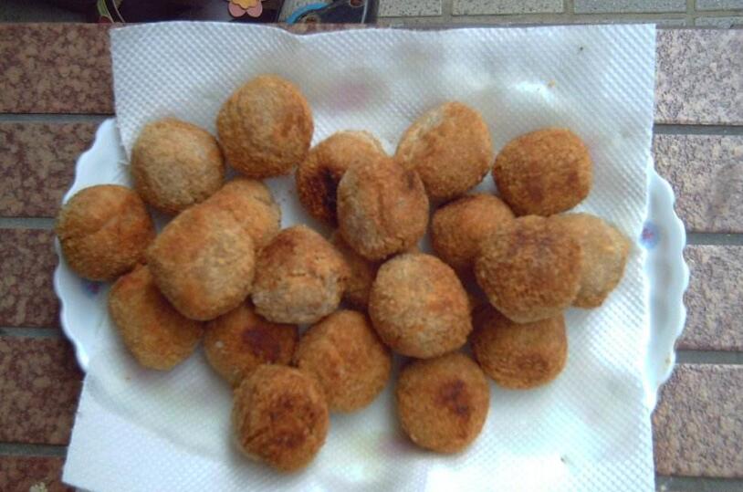  p>松丸子是宁化特色,也是宁化客家传统小吃. /p>