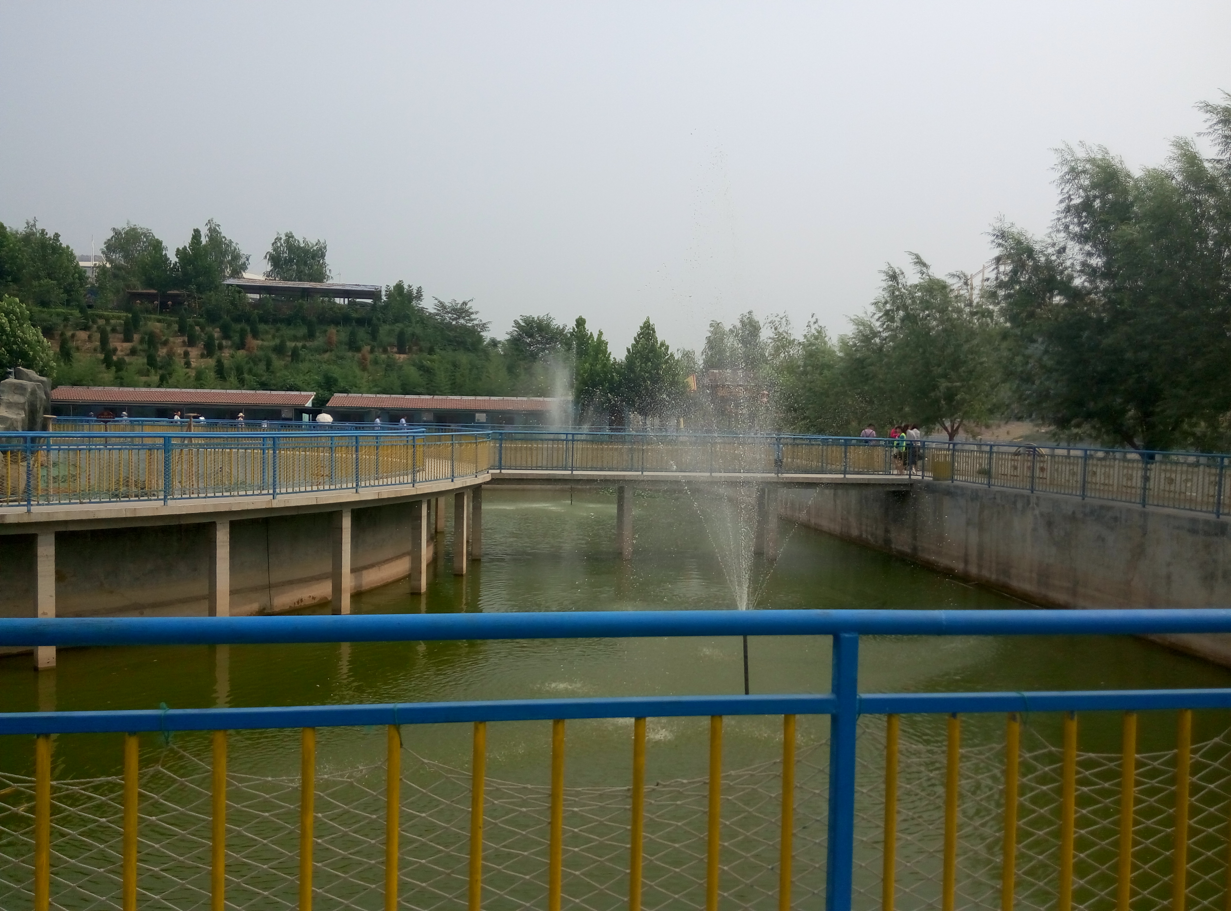 五龙山响水河游乐园