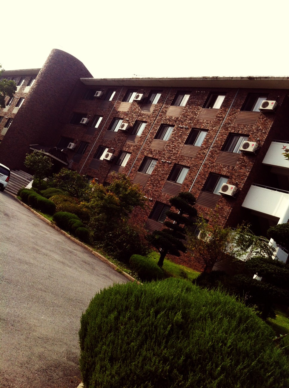建校已走过70年的岁月,是韩国的十所国立旗帜大学之一,在教育和研究