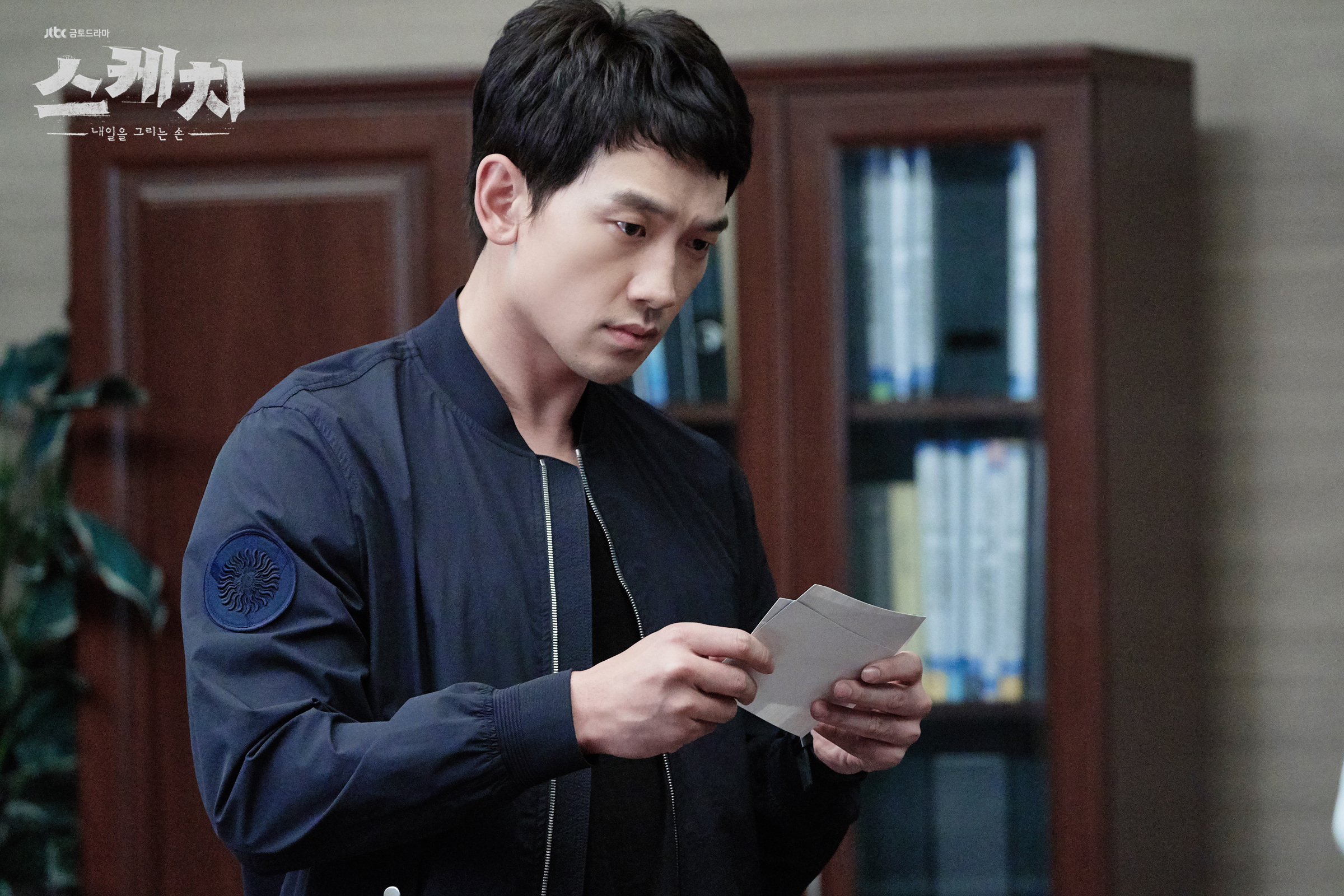  p>郑智薰(rain),1982年6月25日出生于韩国首尔,韩国流行男歌手,演员