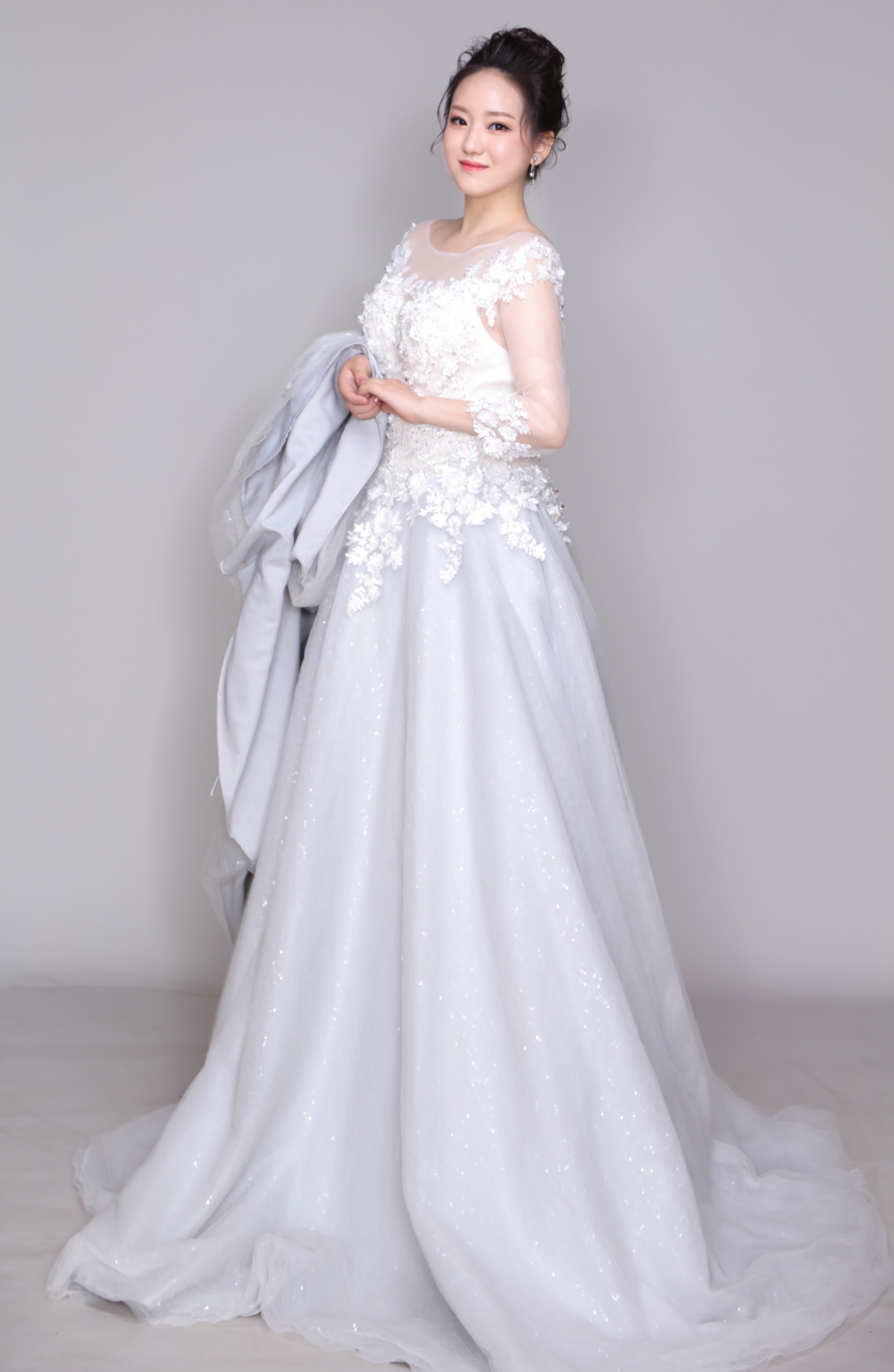  p>金香伶,女,朝鲜族,延边歌舞团歌唱演员.