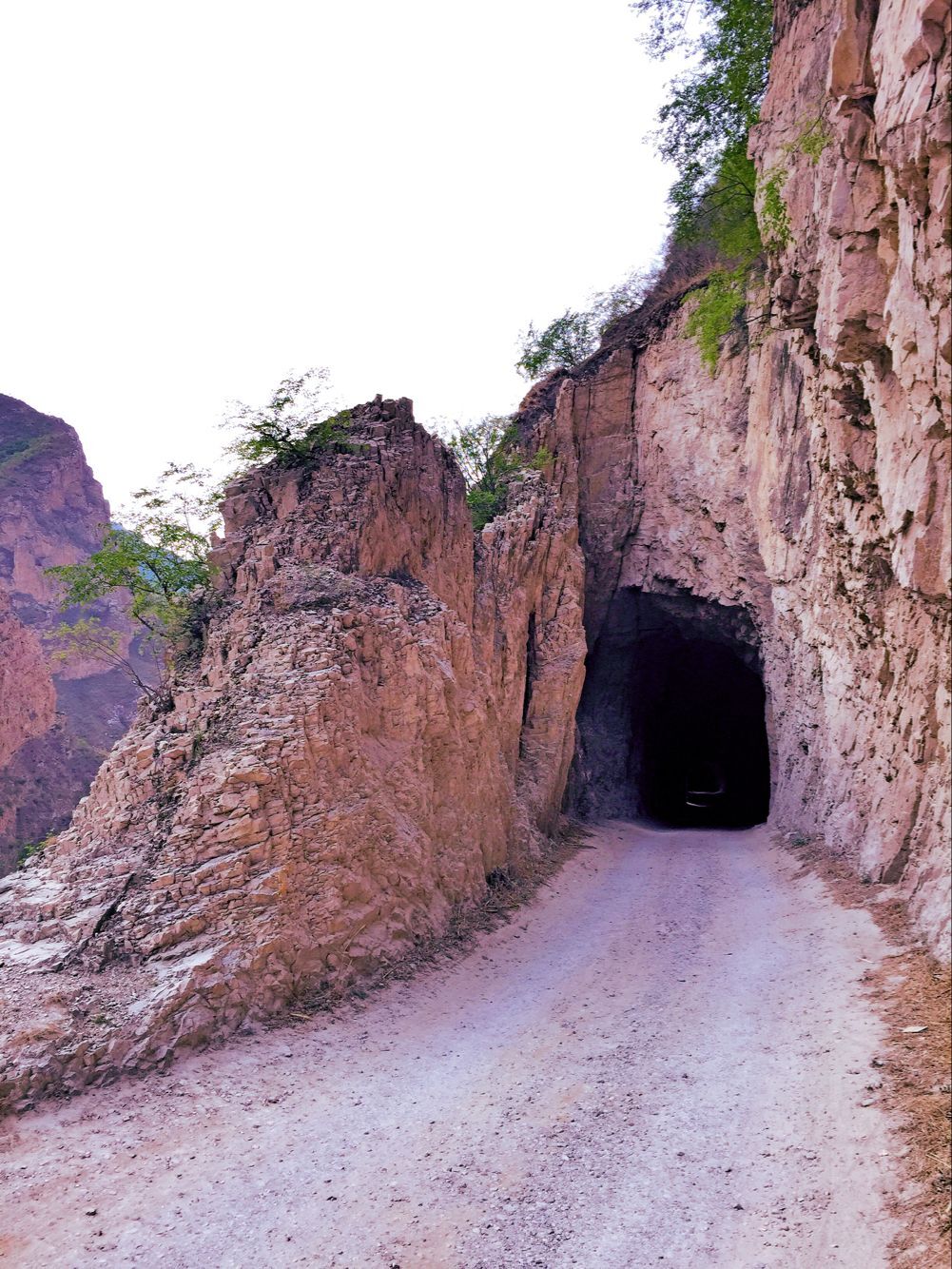  p>永定河峡谷,又称官厅山峡,幽州峡谷,亦即永定河上游河谷,从 a href