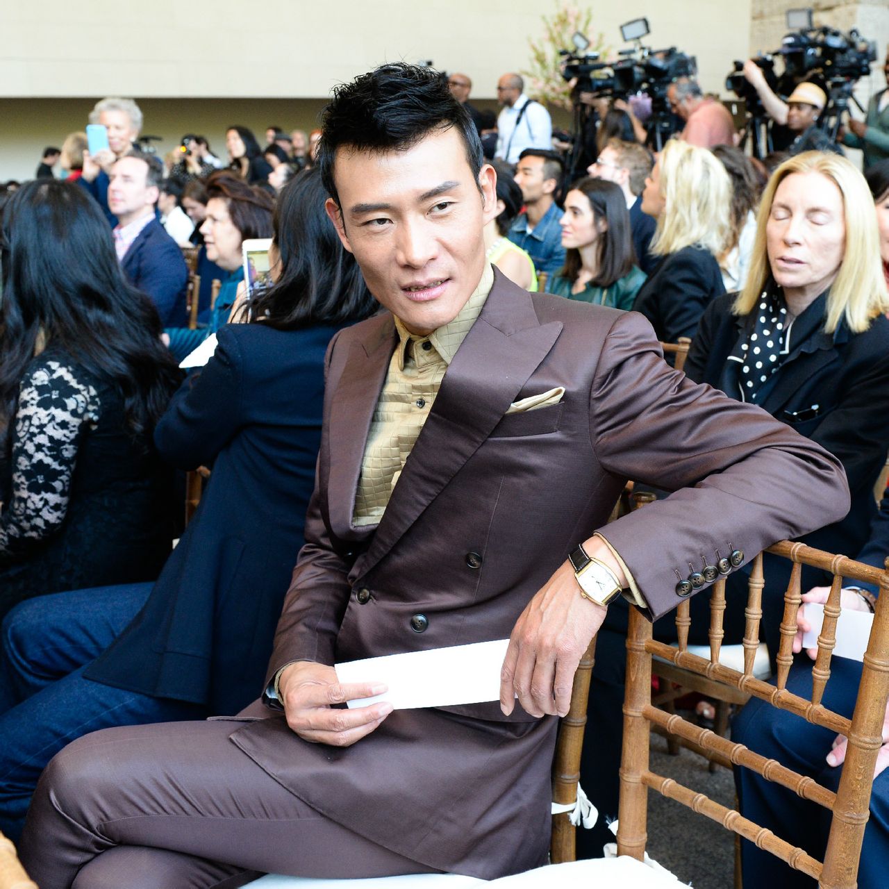 许原名许建树,祖籍山东,毕业于中国工艺美院 a href="#" data-lemmaid