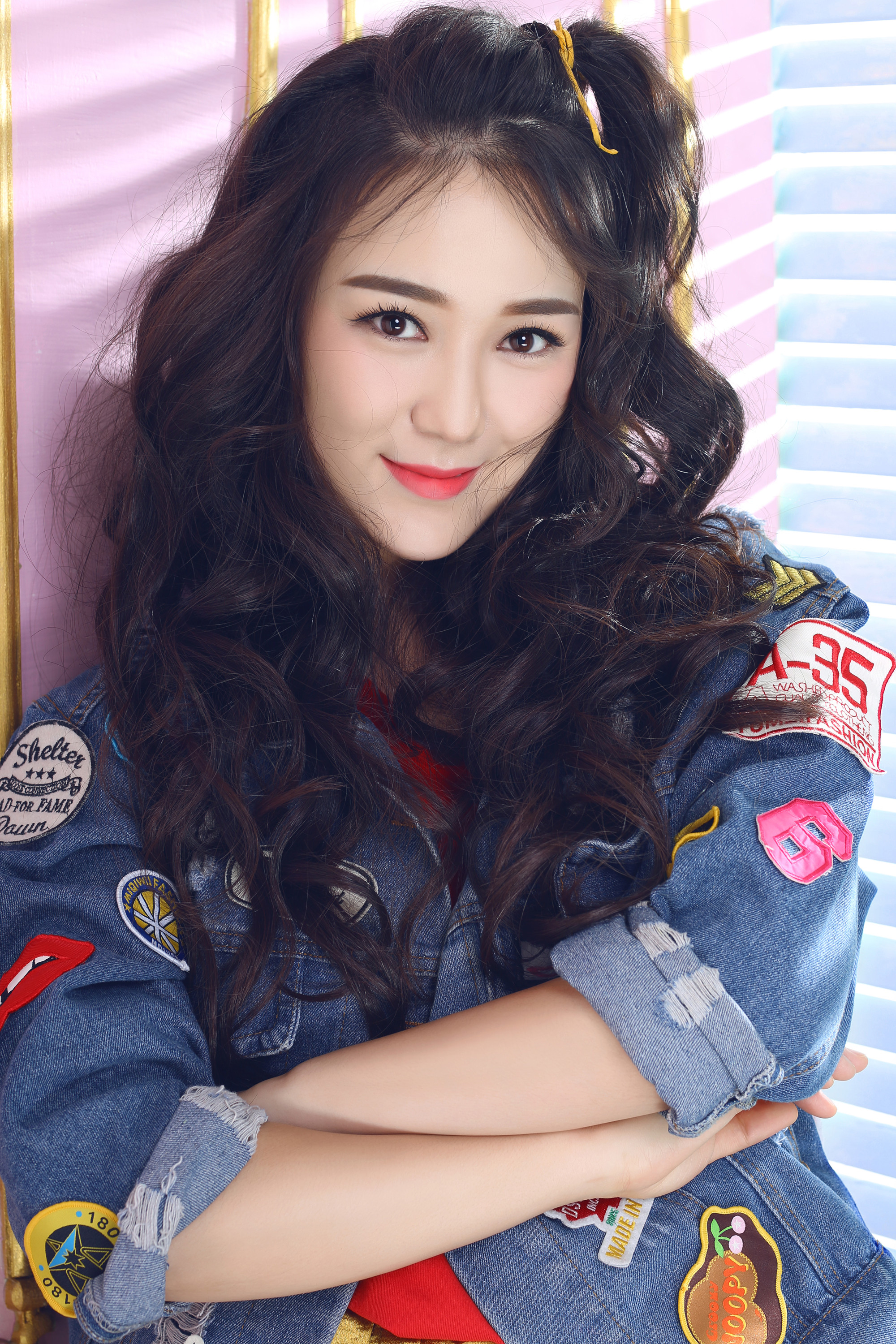  p>龙梅子,1988年8月18日出生于甘肃省兰州市,中国内地女歌手,演员.