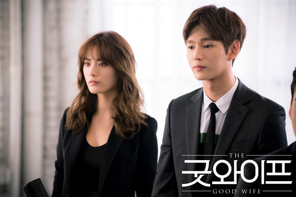  p data-id="gnco92koa3">《傲骨贤妻》是韩国tvn电视台于2016年7月8