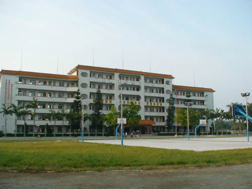 化州市银丝中学