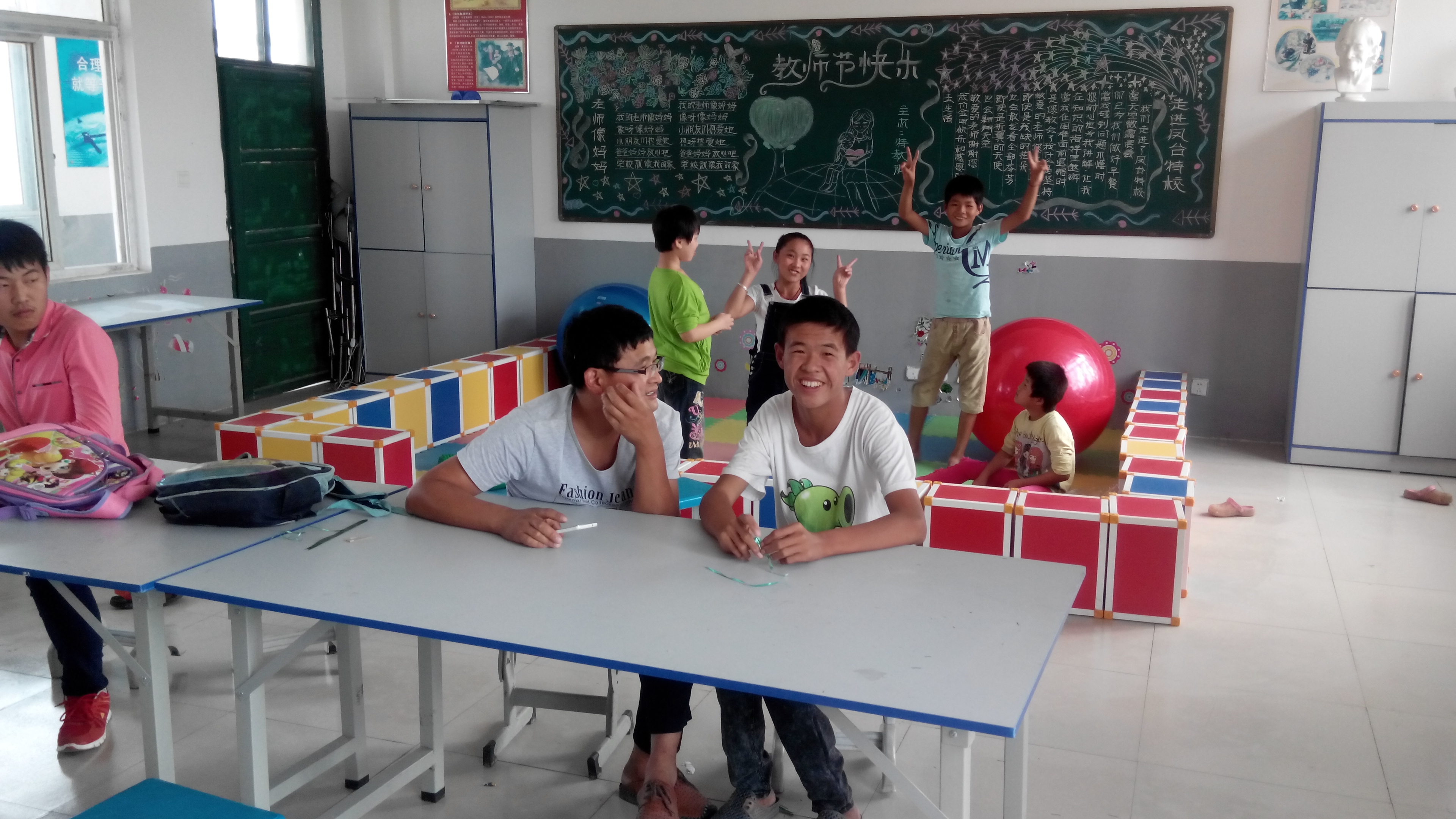 各类功能室设备齐全,是凤台县唯一一所为聋哑和弱智儿童,青少年提供从