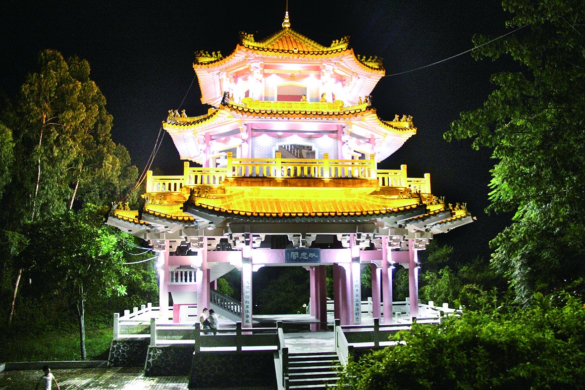  p>你若是行走在信宜市区迎宾大道西侧,远远就地就看到山色秀丽的玉都