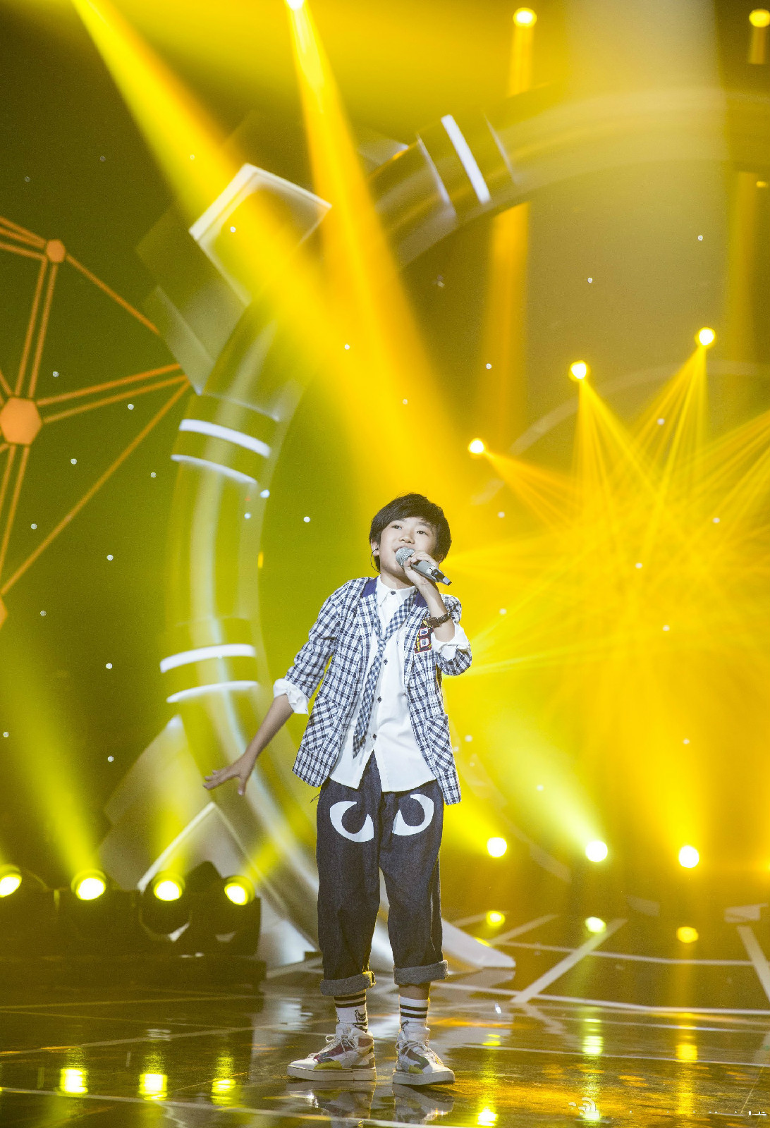 中国新声代第三季 /a>学员,"节奏小子"谢昊轩时尚潮流的苏格兰裙搭配