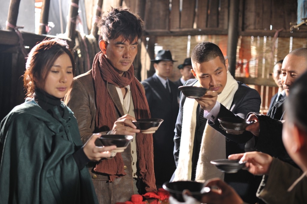  p>《双城计中计》是由导演 a target="_blank" href="/item/潘安子