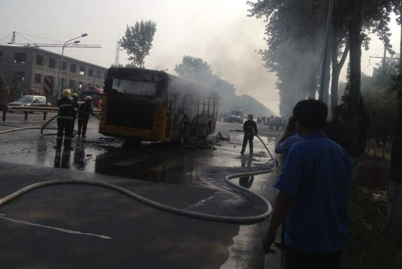  p>2014年8月20日上午,山东 a>烟台 /a>龙口1路公交车(车牌号为鲁fk