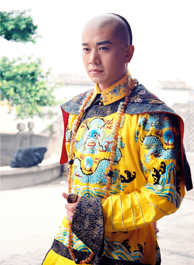 玲,又名侯钧升,1973年4月30日出生于吉林省长春市,中国内地影视男演员