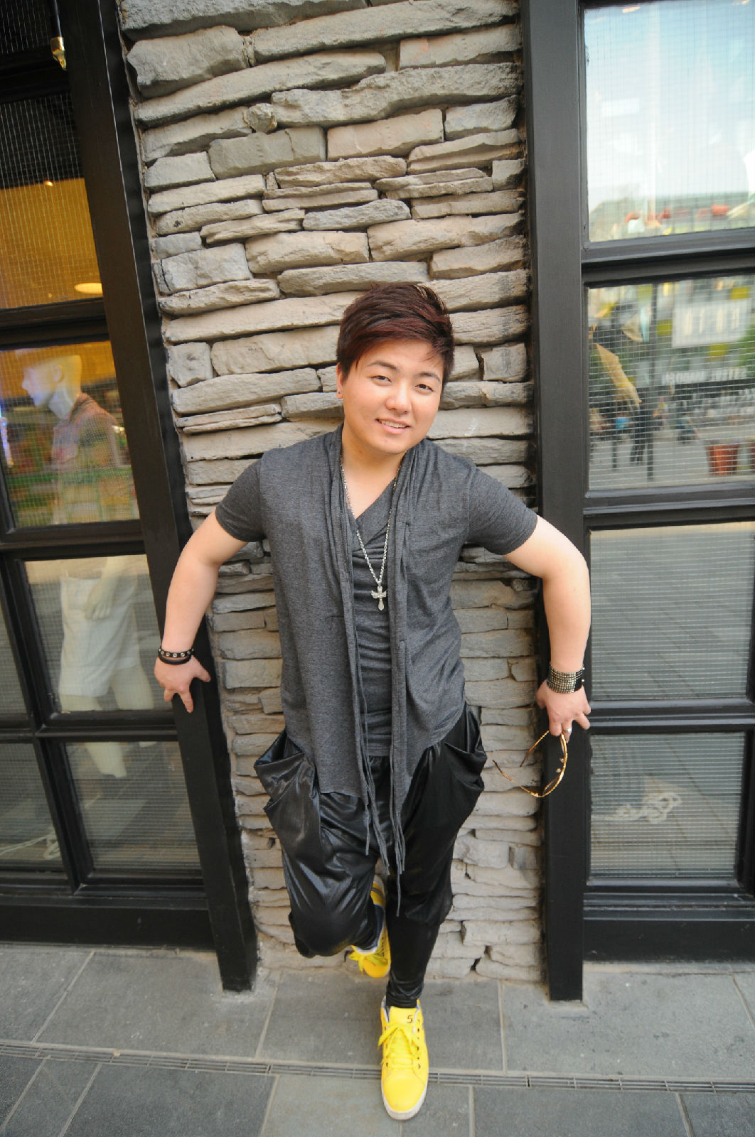 ,是来自歌坛新秀<a target="