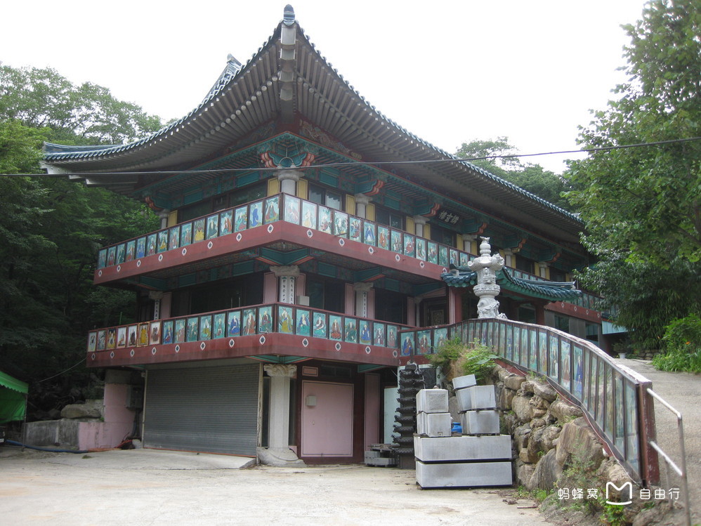  p>梵鱼寺,位于韩国 a href="#" data-lemmaid="10245656">釜山广域市