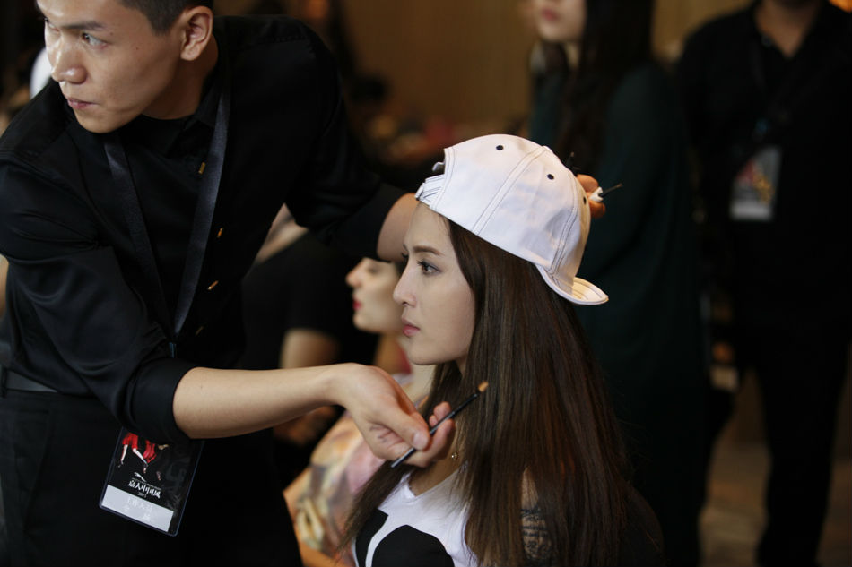  p>艾菲,1987年1月30日出生于广西壮族自治区南宁市,中国流行乐女歌手