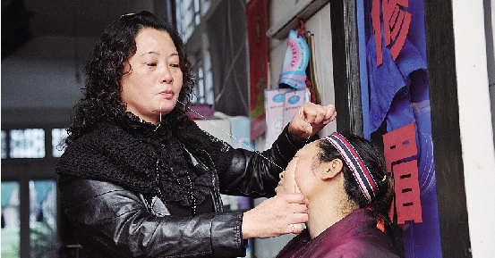  p>"拾脸"原为古时一种隆重而体面的美容方式,及未婚女子在出嫁前必做