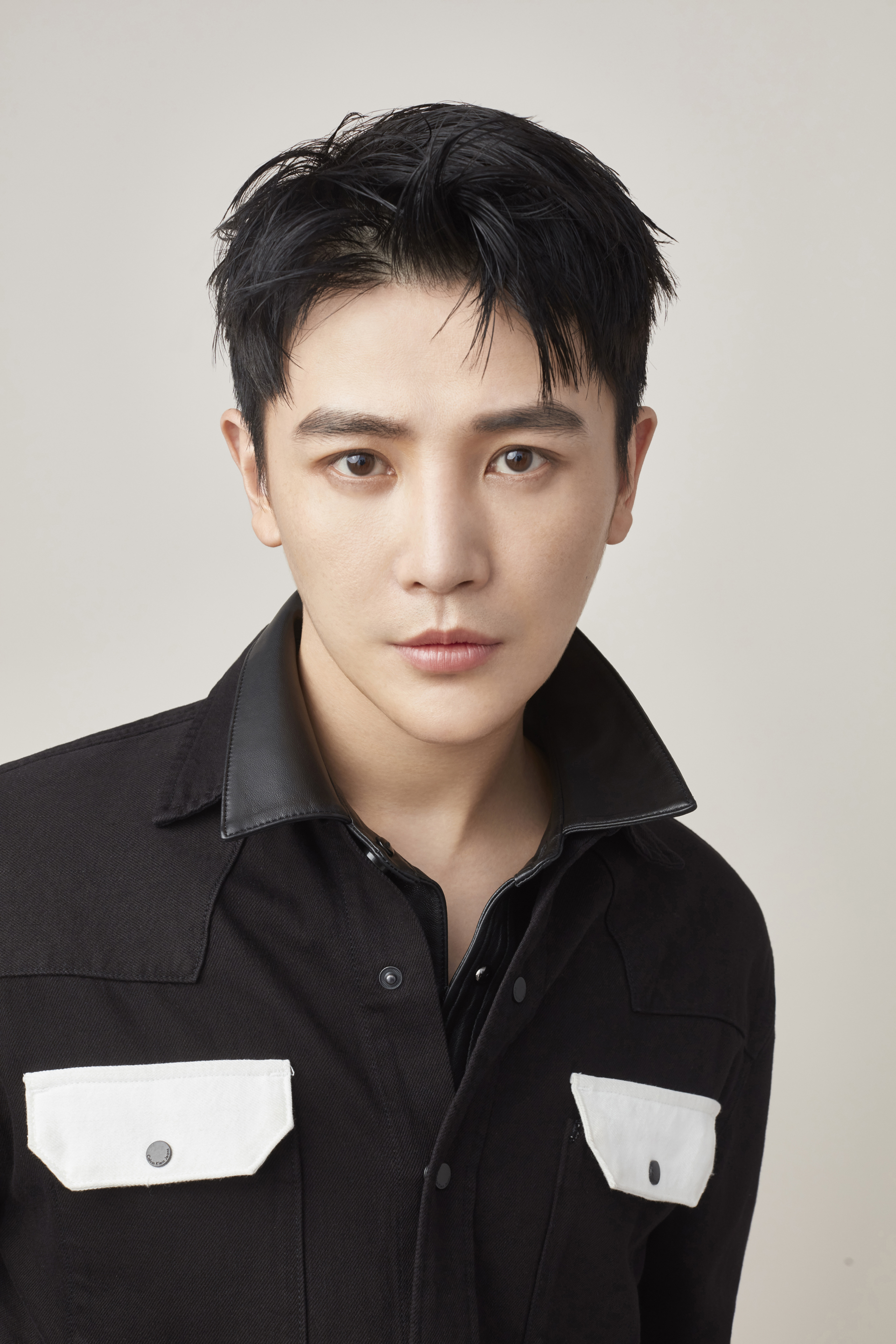 data-ctrid="2hv9ug6ngfr">出生于陕西省西安市,中国内地男演员,歌手 