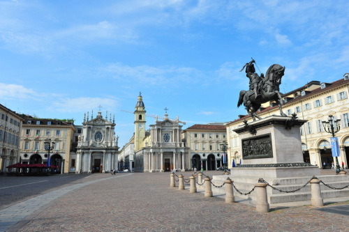  p>圣卡罗广场(piazza san carlo)位于意大利 a target="_blank" href