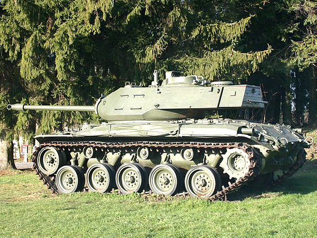 轻型坦克(英文:m41 light tank,绰号:walker bulldog,译文:华克猛犬)