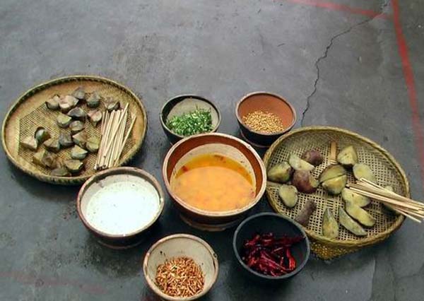 红军餐主要是红米饭,蒸<a target="