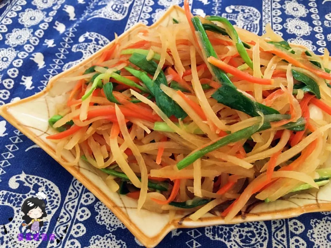 胡萝卜丝炒韭菜