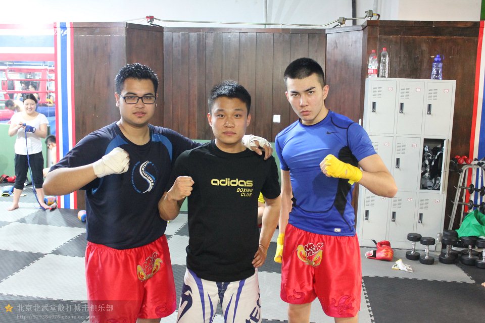 一家专门从事武术搏击格斗教学训练和比赛为一体的综合性专业训练拳馆