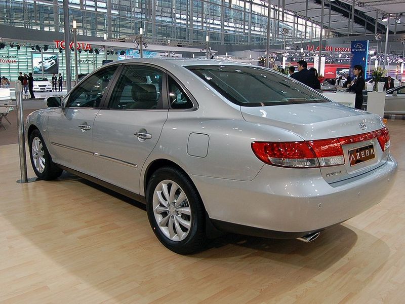  p>雅尊是韩国现代公司推出的前轮驱动模式高级轿车,从1986年开始生产