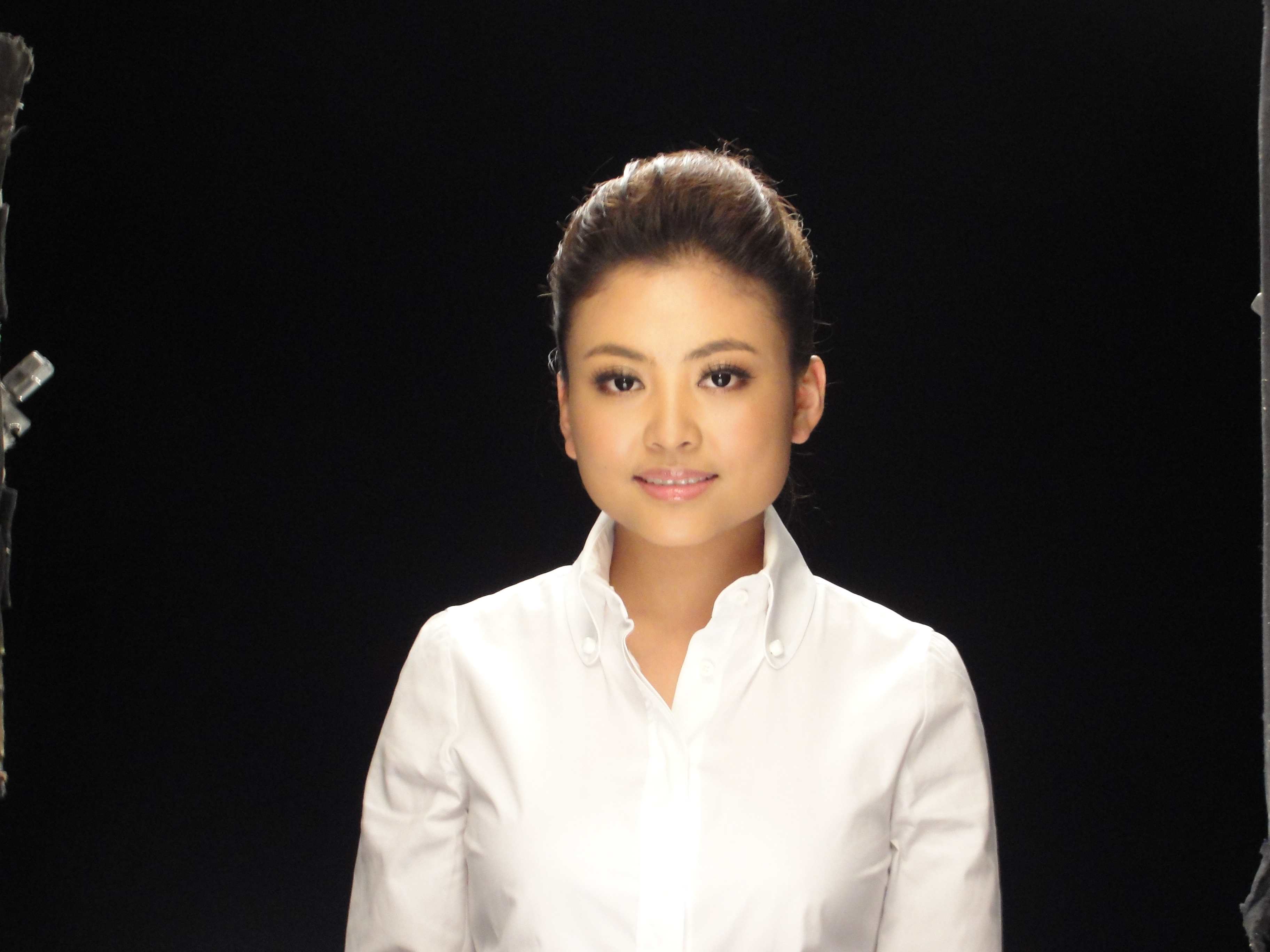  p>阿鲁阿卓,彝族,生于贵州 a target="_blank" href="/item/毕节