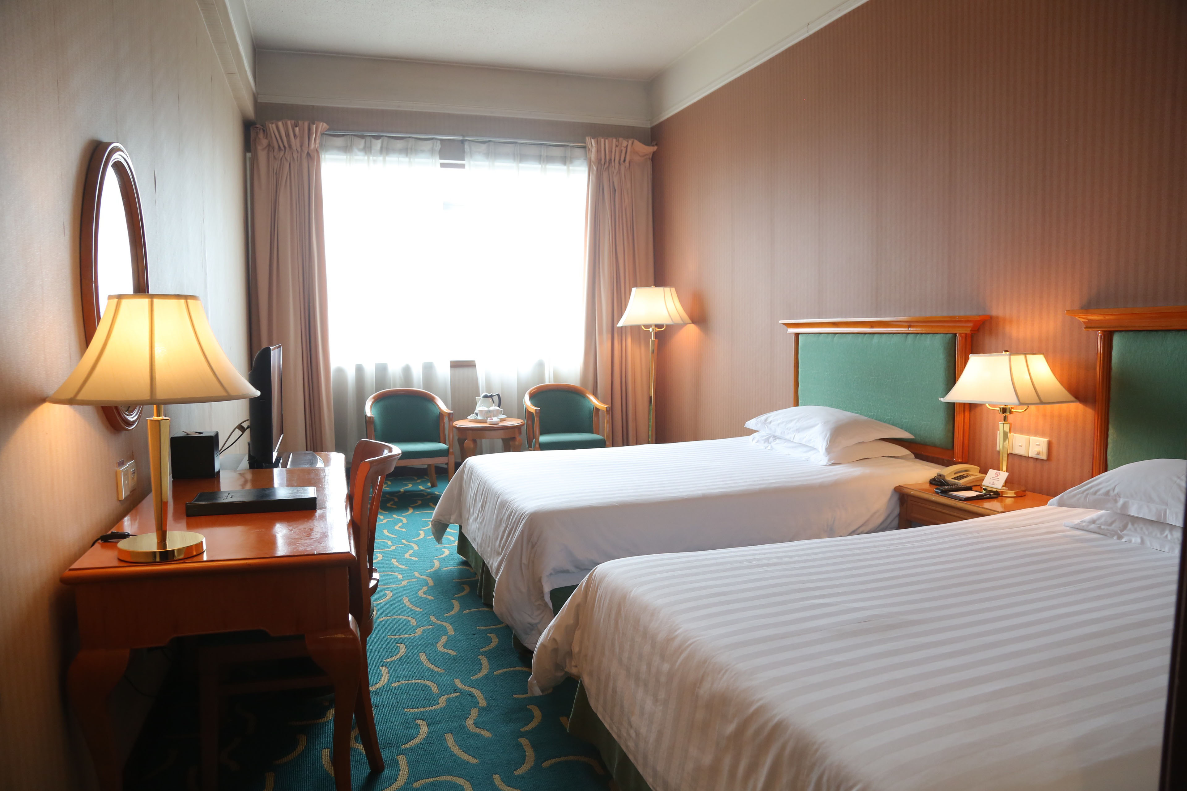  p>成都加州花园酒店是一家集住宿,餐饮,商务,会议,旅游等服务为一体