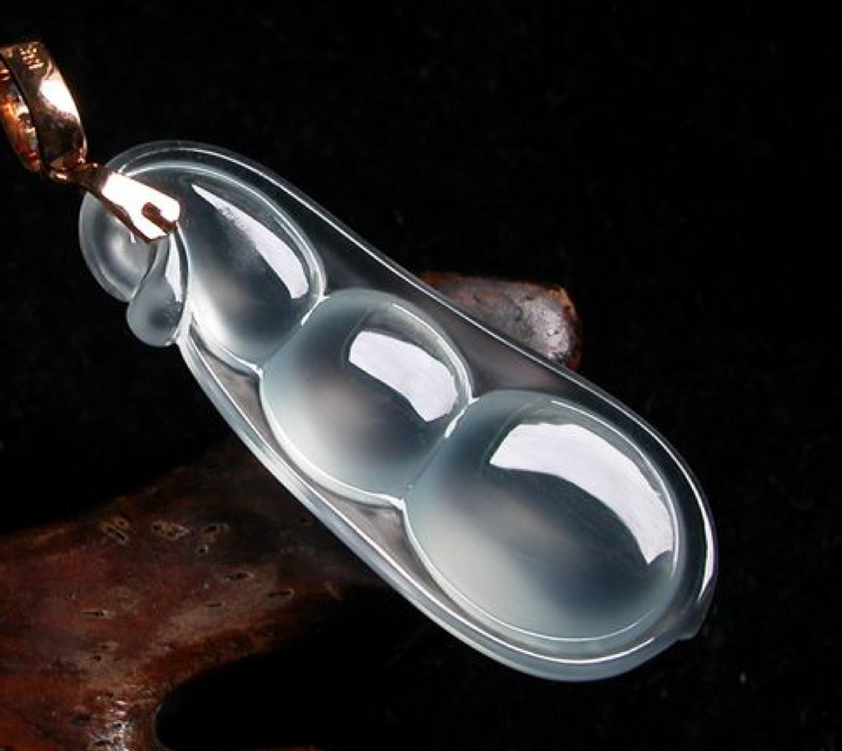 lemmaid="2686139">结晶颗粒致密的一种翡翠