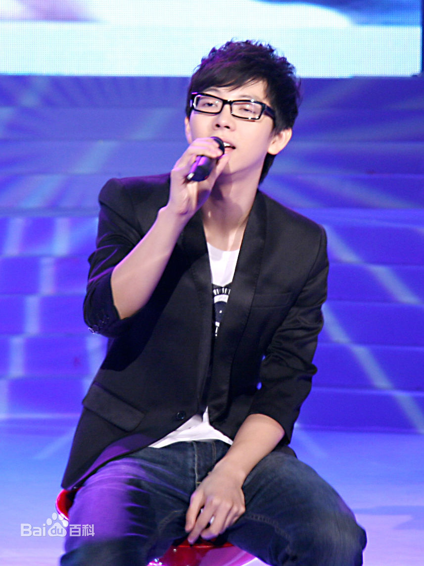 1990年3月1日出生于广西壮族自治区南宁市西乡塘区,中国内地男歌手