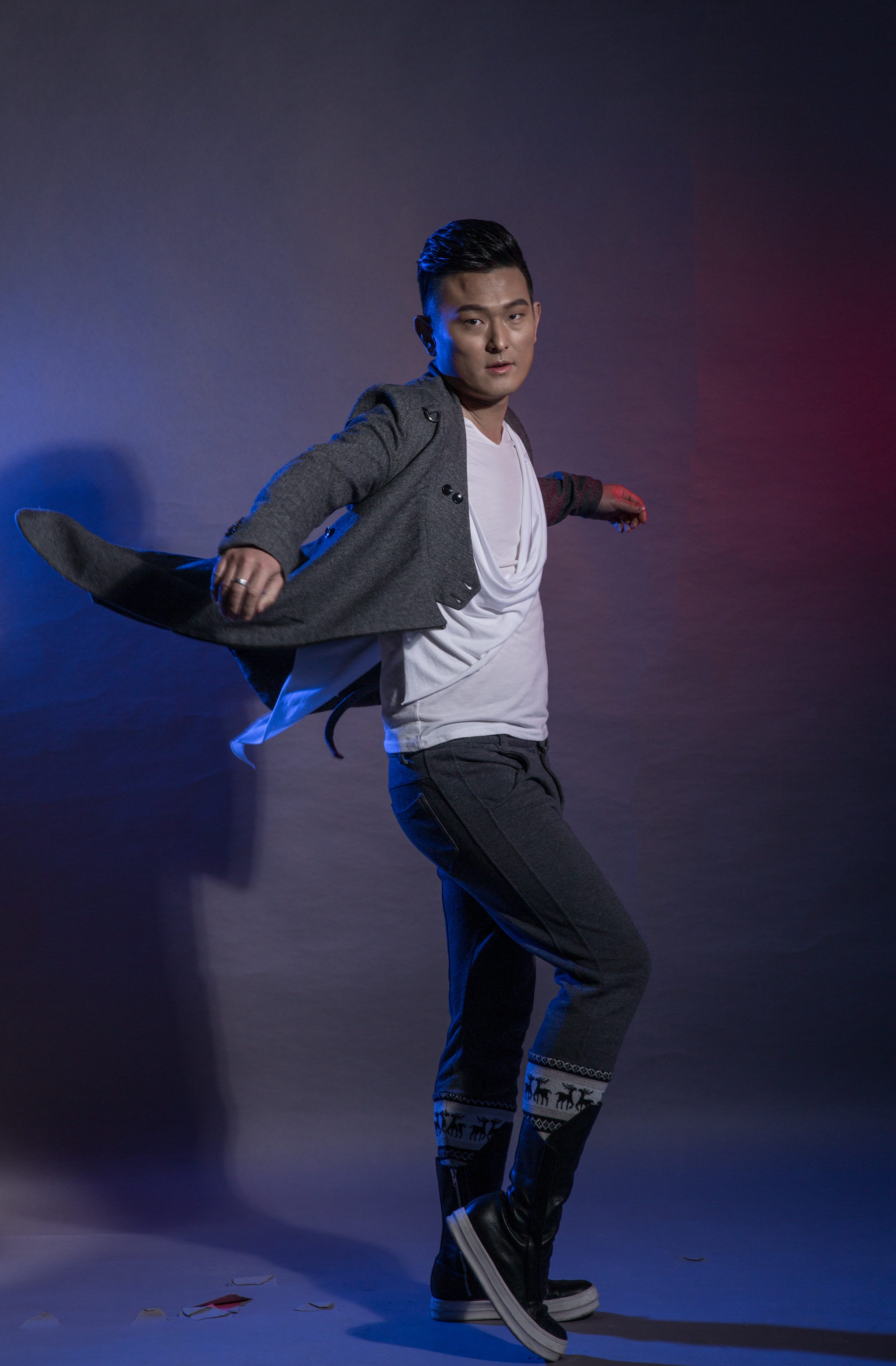  p>赵斌,华语男歌手自2004年步入歌坛,凭借英俊的外形和实力的唱功