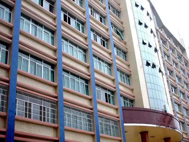  p>川西中学座落于吴川市黄坡镇内,创建于清朝道光17年(1837年),学校