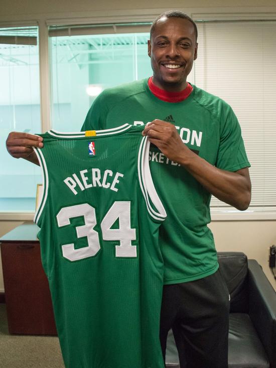  p>保罗·皮尔斯(paul pierce),1977年10月13日出生于 a target="