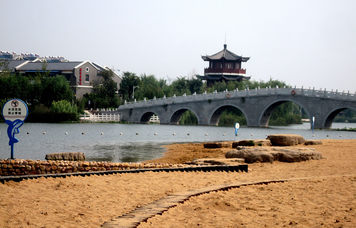 ">红莲湖位于湖北省 a target="_blank" href="/item/鄂州市/1940272"